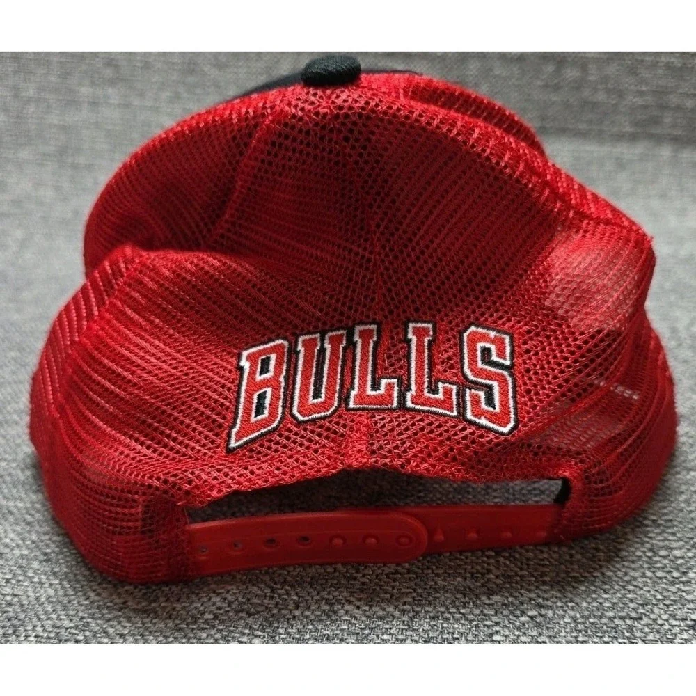 CHICAGO BULLS hat black red adjustable snapback cap mesh back